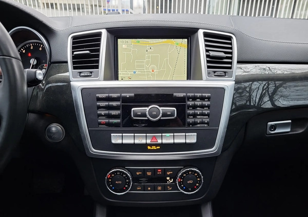 Mercedes-Benz GL cena 169900 przebieg: 24817, rok produkcji 2016 z Warszawa małe 704